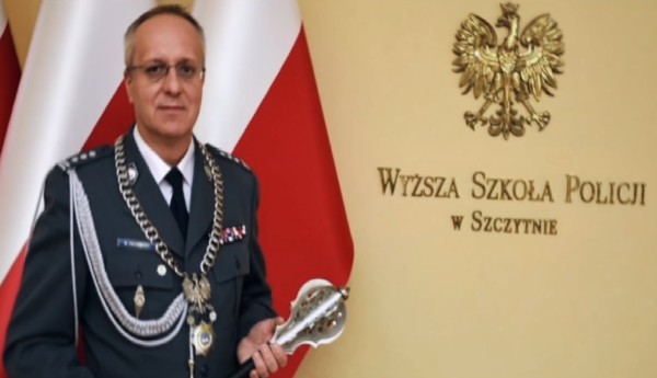 Rektor policyjnej szkoły i jego habilitacja